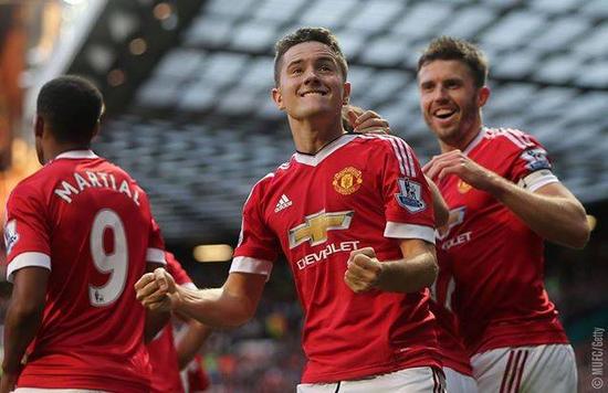 策應中場 策應中場